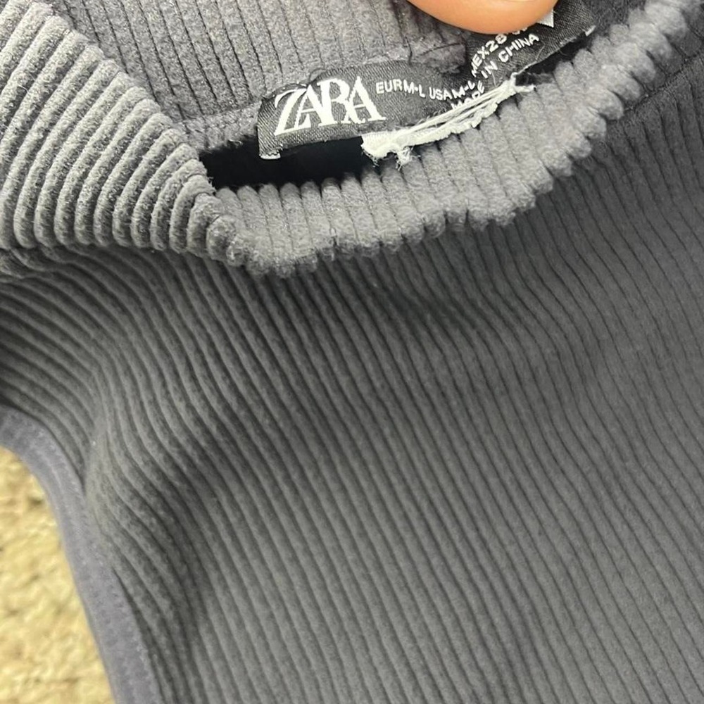 Zara black ribbed knit turtleneck top in a size 4 - Picture 3 of 3